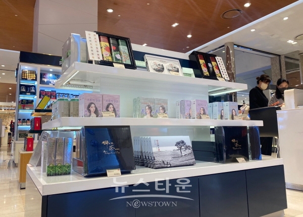 롯데백화점 센텀점에 전시되어 있는 모습