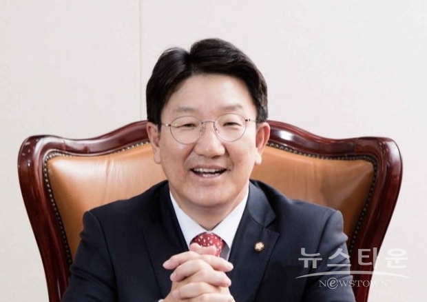 8일 사퇴 선언을 한 권성동 국민의힘 원내대표