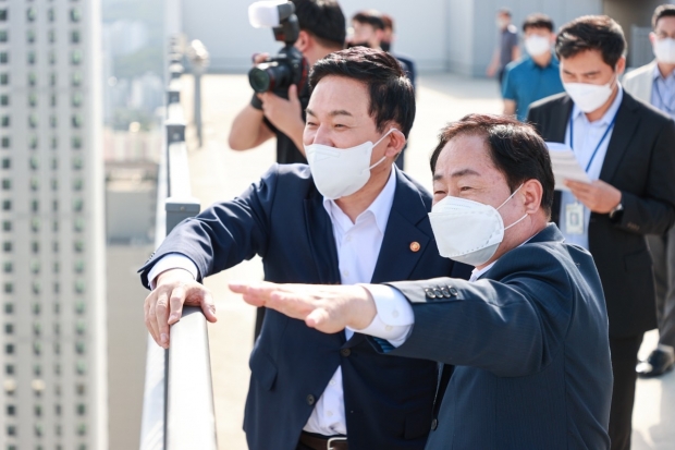 다산신도시와 3기 신도시 왕숙지구 등 현장을 확인하고 있는 원희룡 장관과 주광덕 시장
