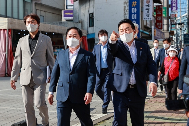 미금로 확장 사업에 대한 로드체킹을 실시하고 있는 원희룡 장관과 주광덕 시장