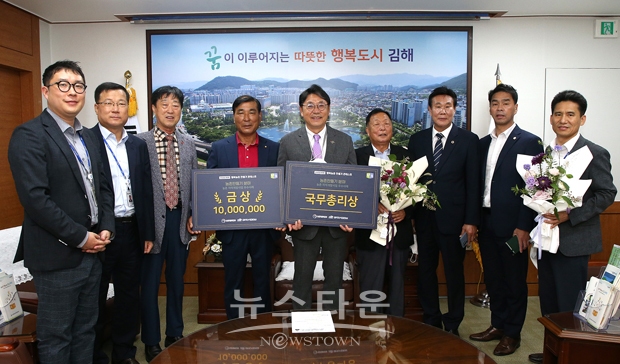 농림축산식품부 주최 ‘제9회 행복농촌만들기 콘테스트’ 농촌지역개발사업 우수사례 분야에서 김해시 진례면 농촌중심지활성화사업이 금상에 선정돼 국무총리 기관 표창과 시상금 1,000만원을 받았다.