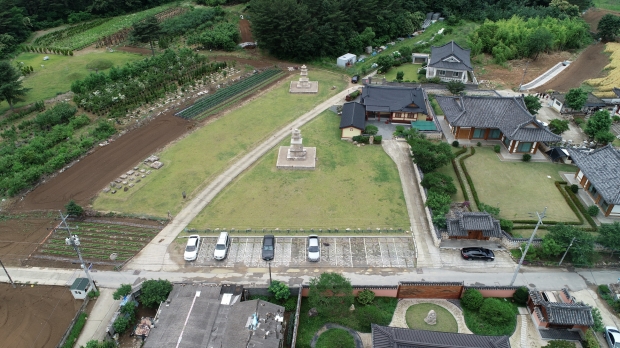국가지정문화재 ‘보물’로 지정 예고된 경주 남산동 소재 염불사지 동서삼층석탑 모습