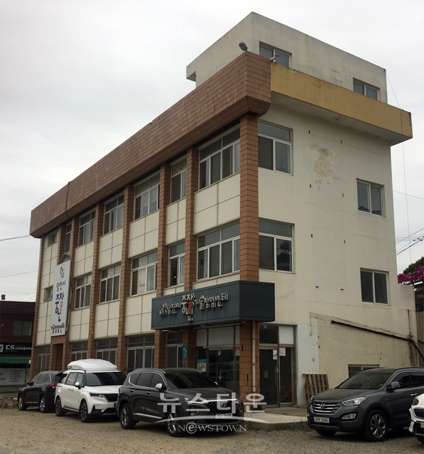 당진고용복지센터가 구 군청사(당진시 당진중앙1로 59) 별관 2층으로 이전해 운영을 개시한다. 구 군청사에는 1층 당진시일자리종합지원센터, 3층 중장년기술창업센터가 입주하고 있다.