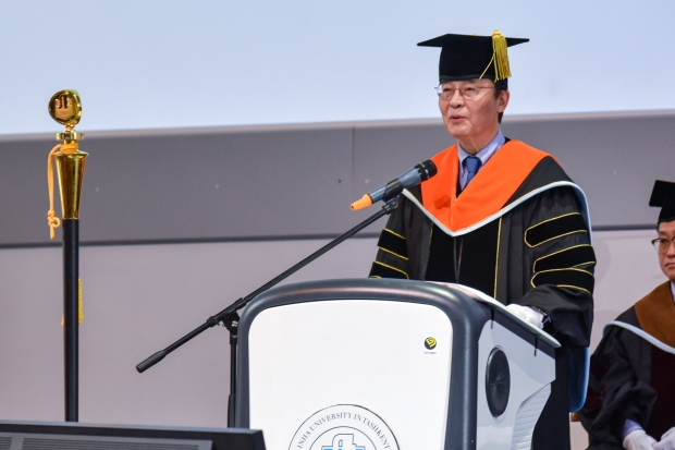 조명우 인하대학교 총장이 축사를 전하고 있다.
