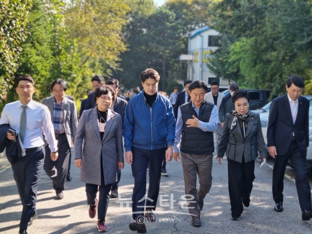 15일 오전 김민철 국회의원, 오영환 국회의원, 최영희 국회의원, 최정희 시의회의장, 이형섭 당협위원장 및 시·도의원님들과 한국법무보호복지공단 경기북부지부와 인근 어린이 관련 시설 현장 확인