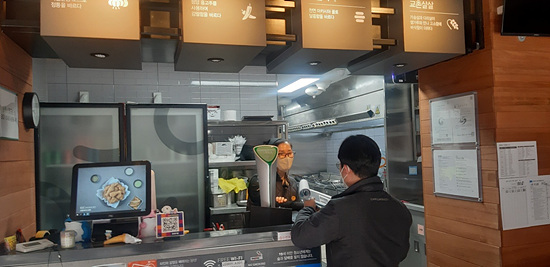 창원시는 치킨배달 전문 음식점의 위생점검을 실시한다(사진=창원시)