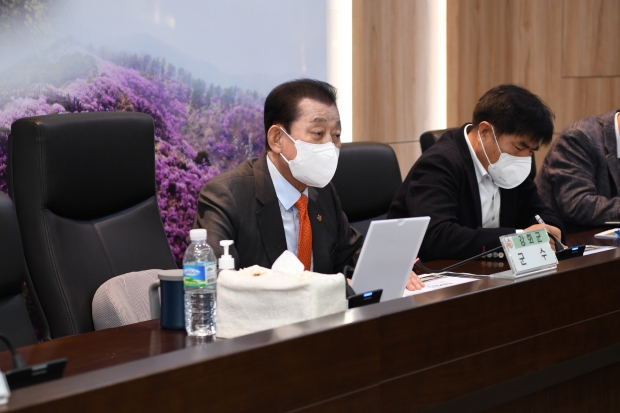 유천호 군수(간부회의