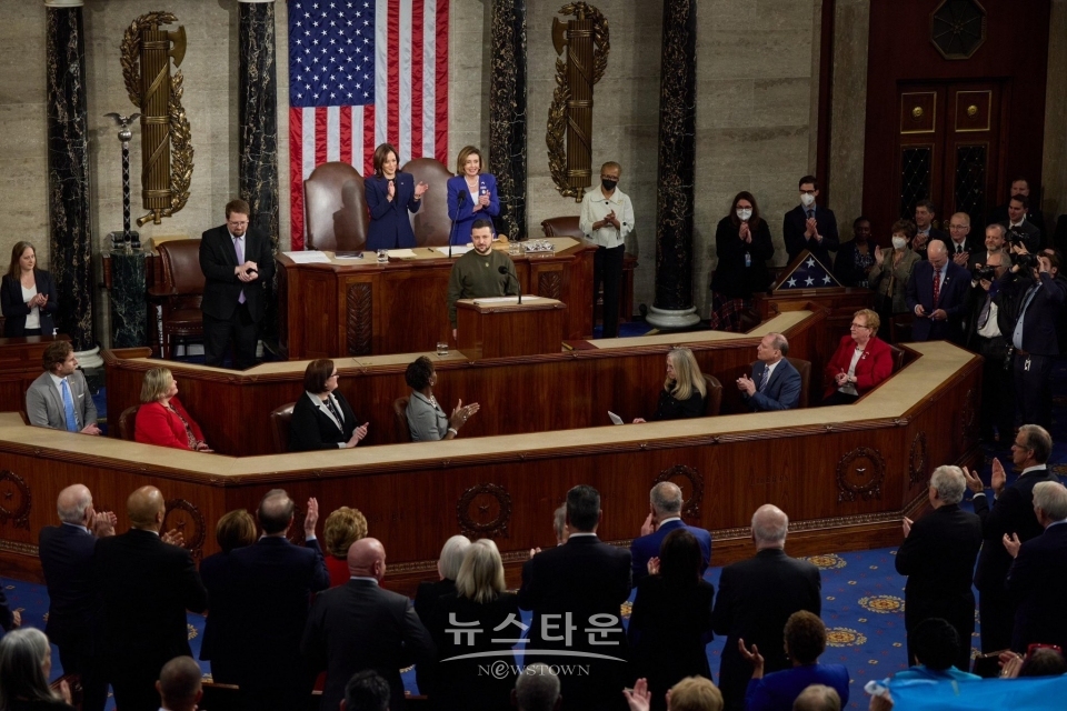 미의회에서 연설하는 젤렌스키 우크라이나 대통령/빅토리아 치밀리테 리투아니아 의원 트위터