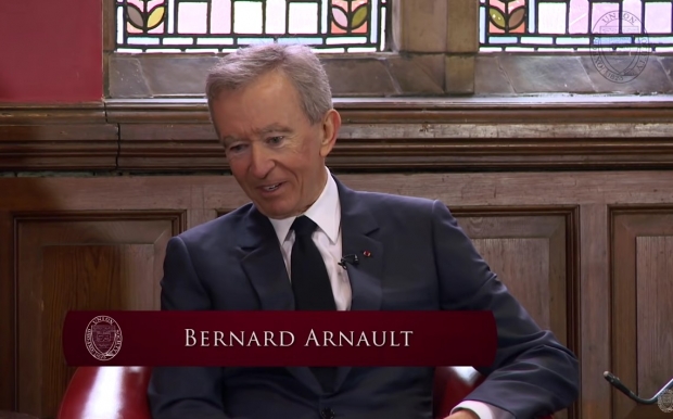 프랑스 명품 브랜드 루이비통모에헤네시(LVMH)의 베르나르 아르노 회장 / 사진 : 옥스포드 유튜브 캡처