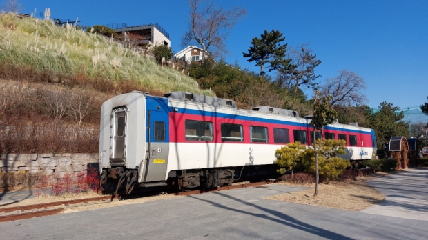 포항 철길숲에 설치된 무궁화호 전시 객차