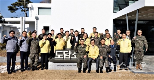 “도민 안전과 생명을 위협하는 새로운 위험들이 많이 생겨나고 있어 기관 간 유기적인 협조와 능동적 대처가 필요한 때”라며 통합방위협의회의 중요성을 강조했다.<br>