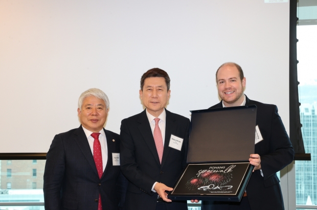 좌측부터 백인규 포항시의회 의장, 이강덕 포항시장, 마이크 하딩 PRA 부사장