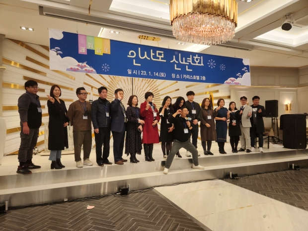 운영위원 기념 촬영