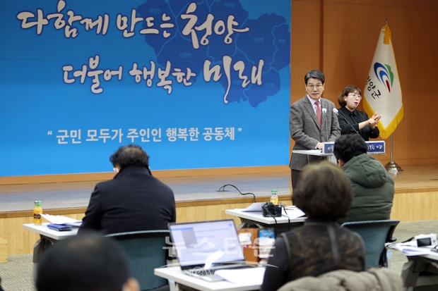 김돈곤 청양군수는 “두툼한 취약계층 지원으로 가계 부담을 줄이겠다”며 여러 지원 방안을 소개했다.