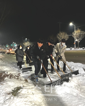 강설 대응 야간 제설작업