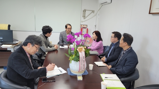 이성만 국회의원과 늘봄학교 관련 현안을 논의했다.