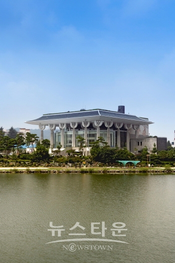 경남문화예술회관 전경