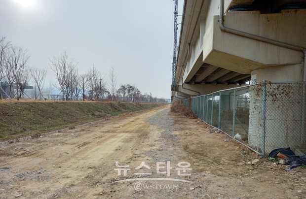 탕정역 인근 철도 하부