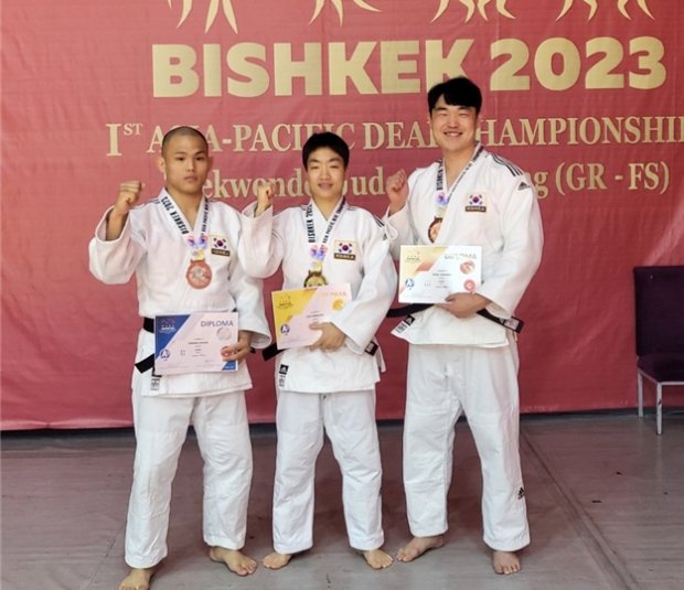 사진 왼쪽부터 황현, 정숙화, 양정무 선수