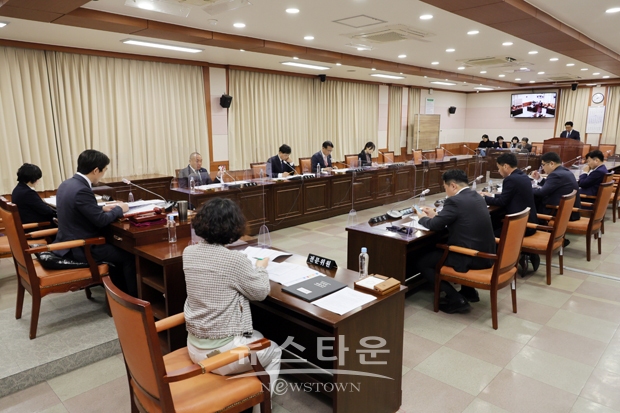 2023년 의원연구단체 심의위원회