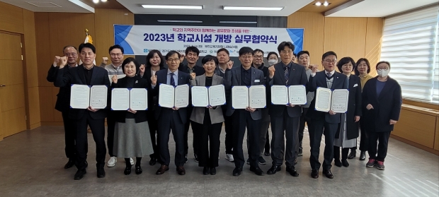 왼쪽부터 이제현 부천도시공사 시설운영본부장, 강애경 역곡중학교장, 남순우 부천시 교통국장, 한혜정 부천시 교육사업단장, 우호삼 부천교육지원청 행정국장, 심우일 범박중학교장, 송수봉 부천시 체육회장