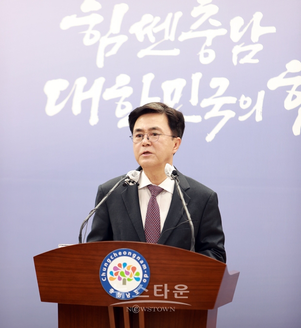 김태흠 충남지사가 3월 15일 올해 제1차 경제상황점검회의 이후 충남도청 프레스센터에서 기자브리핑을 열고 자금, 판로, 경영·시설, 수출, 고용, 농업 등 분야 긴급 지원 대책을 발표했다.
