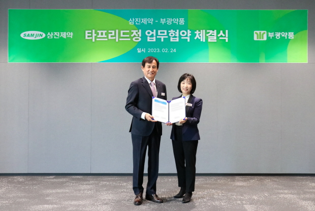 사진설명 : 좌 삼진제약 최용주 대표이사, 우 부광약품 유희원 대표이사