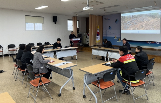 합동점검반이 민간 전문가의 의견을 청취하고 있다.