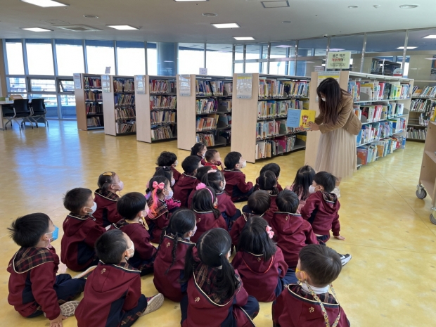 어린이영어도서관 운영중인 사진
