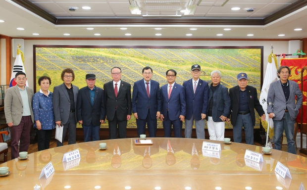왼쪽에서 다섯 번째 구명회 보훈단체협의회장