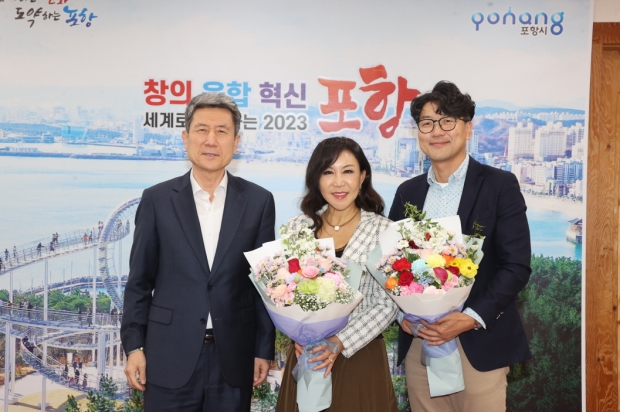 좌측부터 이강덕 포항시장, 제니 주 코리아콘퍼런스 회장, 로만 박 코리아콘퍼런스 CIO
