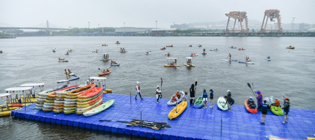 아라마린페스티벌 하이라이트 수상체험. 우천에도 불구 1,200여명의 시민들이 참가해 축제의 열기를 더했다.