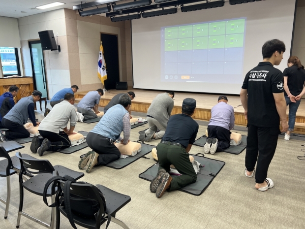 포항시는 28일 물놀이 안전을 위해 장량국민체육센터 및 장량동 행정복지센터에서 물놀이 안전지킴이 역량 강화 교육을 실시했다.
