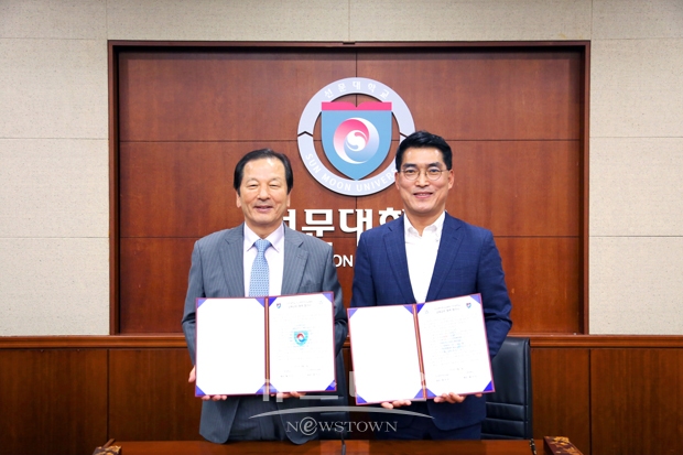 선문대학교가 6월 1일 아산캠퍼스에서 우즈베키스탄 타슈켄트한국교육원과 교육교류 관련 협약을 체결했다. 양 기관은 이날 협약을 체결하고 상호 교류 활성화를 약속했다. 사진) 좌측부터 황선조 총장, 우 팽주만 원장