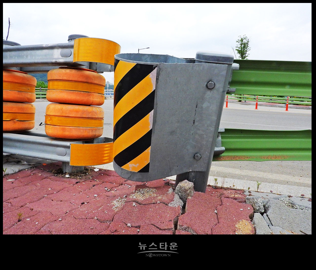 문막 90도 급커브도로 대형사고 우려