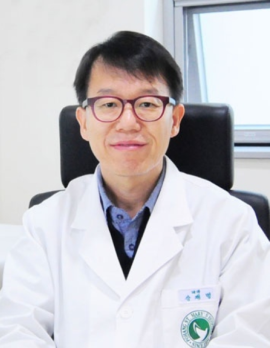올해 포항시 시민상 수상자로 선정된 강재명 포항시 감염병대응본부장