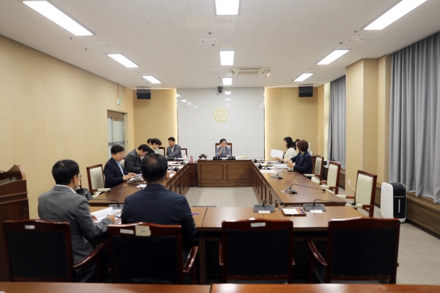자치도시위원회 사진