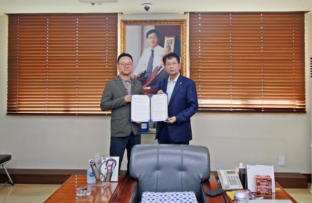 (왼쪽부터) 국전약품 홍종호 대표이사, 동성제약 이양구 대표이사