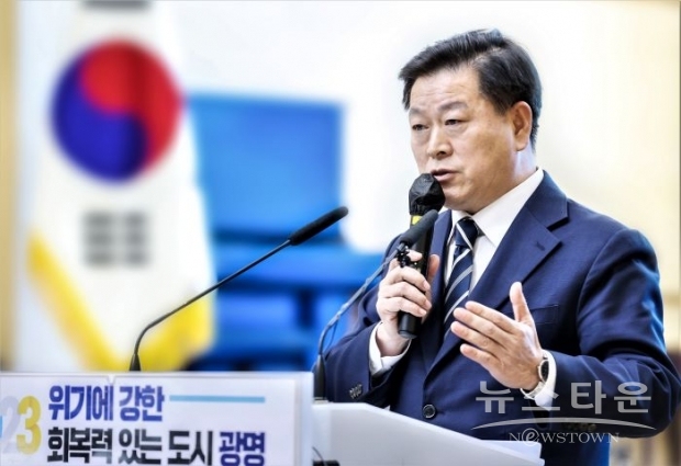 박승원 광명시장은 3일 오전 민선 8기 취임 1주년 기자회견에서 “지난 5년은 시민자치시대를 여는 과정이었고 시민의 잠재력이 성장하는 시간이었다”고 평가하고 “광명의 더 나은 미래, 자족도시로의 대전환을 시민과 함께 만들어나가겠다”고 밝혔다. /광명시<br>