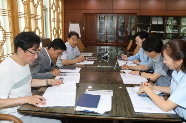 포항시는 3일 시청 중회의실에서 ‘포항 죽도시장 방문자 센터 및 갤러리 기본구상’ 연구용역 중간보고회를 개최했다.