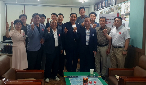 이달 7일 대한전문건설협회 경주협의회를 찾아 간담회를 가진 후 기념촬영을 하고 있다.