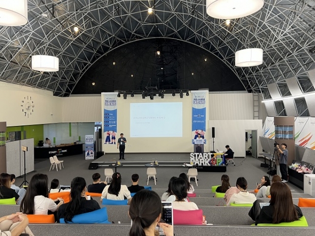 인사담당자와의 만남 행사 중
