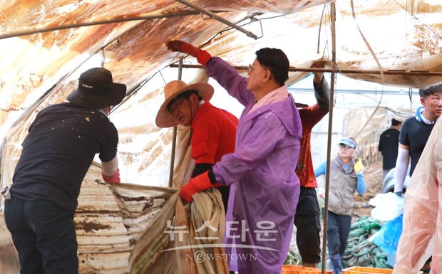 청주시 흥덕구 오송읍 호계리에 위치한 비닐하우스 수해복구 봉사활동