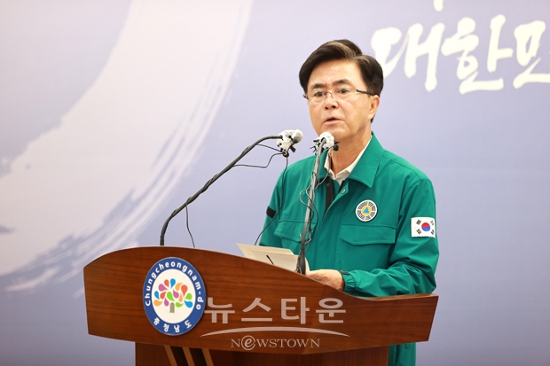김태흠 충남도지사가 7월 24일 충남도청 프레스센터에서 기자회견을 열고 집중호우 피해 도민 생활 안정 특별 지원 대책과 국가첨단전략산업 특화단지 지정 후속 조치 계획을 발표했다.