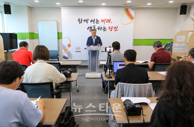 당진시가 7월 25일 브리핑실에서 이일순 자치행정국장이 자치행정국 소관 업무에 대한 시정 정례브리핑을 진행했다.