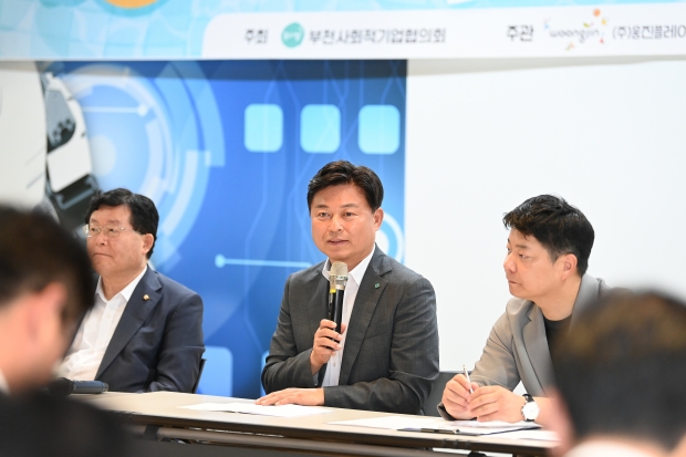 사회적기업과 함께하는 88데이’ 행사에 참석한 조용익 부천시장이 인사말을 하고 있다.