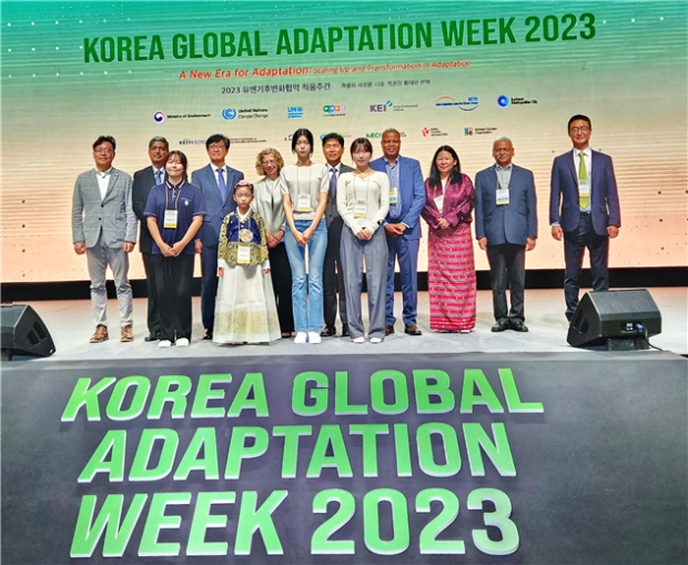 김철수 인천시 환경국장, 잉거 안데르센 UNEP 사무총장, 폐회식 참석