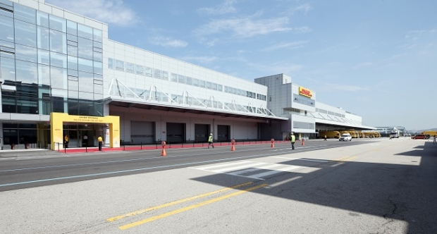 DHL 인천 게이트웨이 외부.
