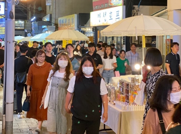 지난 5월 재개장 당시 불금예찬 야시장 모습