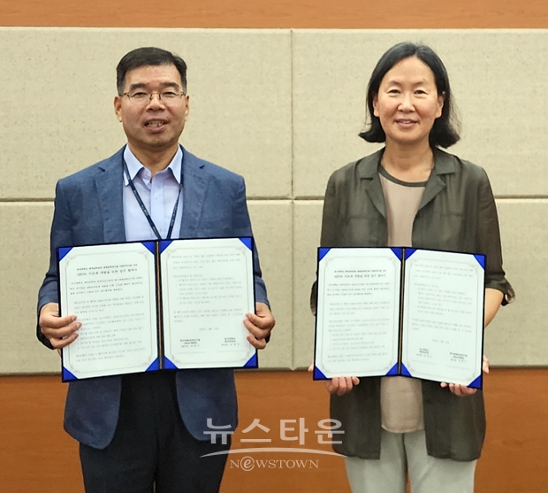 호서대학교 제약공학과와 한국생명공학연구원 핵산치료제연구센터가 지난 9월 7일 ‘mRNA 치료제 분야 협력기반 구축’을 위한 업무협약을 체결했다. 사진) 좌측부터 호서대 제약공학과 윤명식 교수, 한국생명공학연구원 차현주 핵산치료제연구센터장
